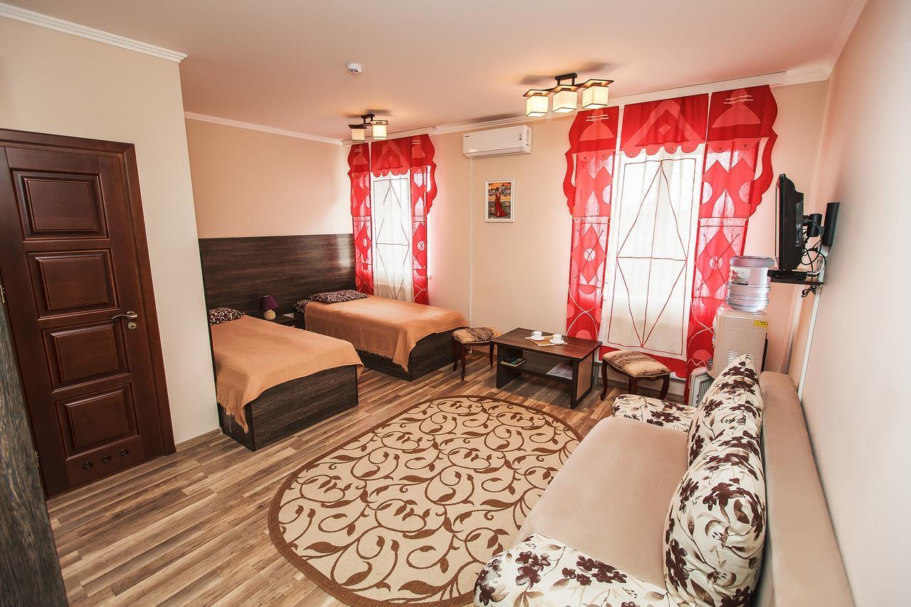 Slavyanskaya Hata Hotel Baranavichy Exterior photo