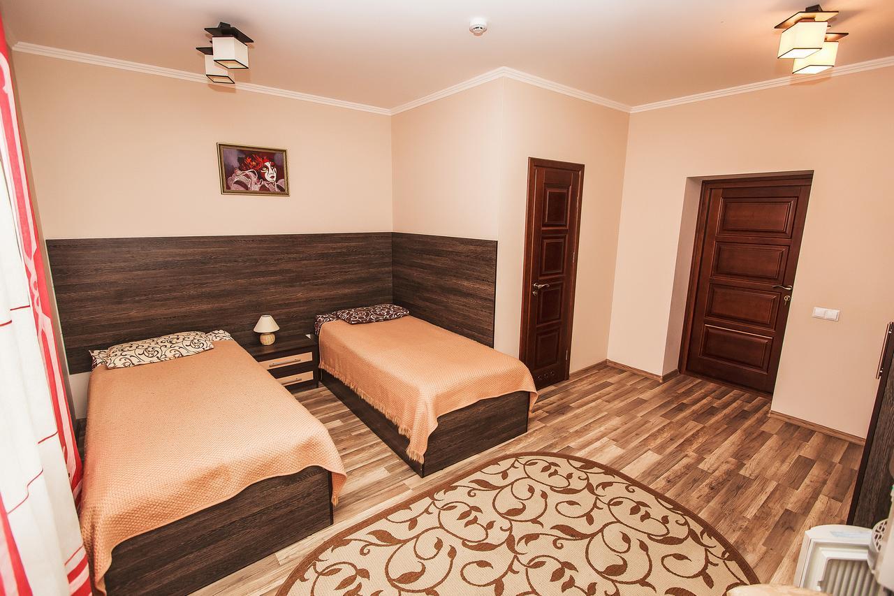 Slavyanskaya Hata Hotel Baranavichy Exterior photo