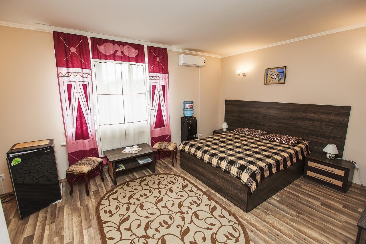 Slavyanskaya Hata Hotel Baranavichy Exterior photo